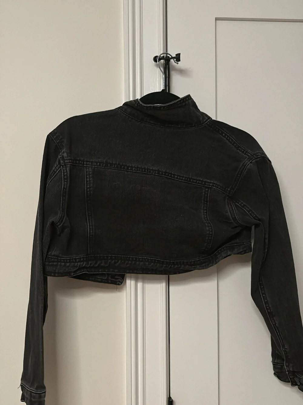 SHEIN Black Cropped Jean Jacket